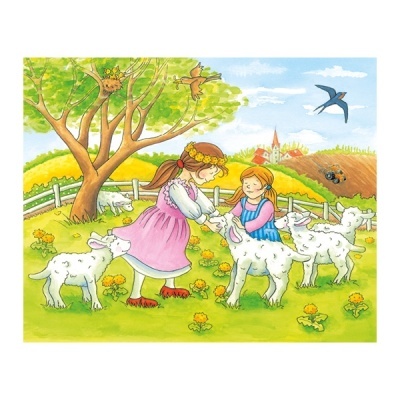 Crianças a brincar com cordeiros num campo verde com flores e árvore.
