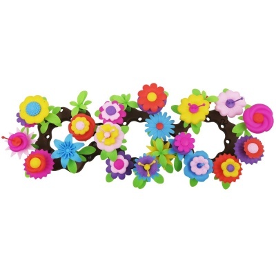 Adorno de parede com flores coloridas em vários tons e base castanha