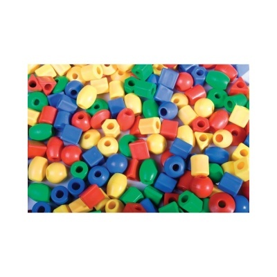 Conjunto de contas de plástico coloridas para atividades manuais