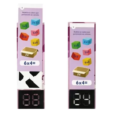 Blocos educativos coloridos com multiplicações e calculadoras digitais em fundo rosa.