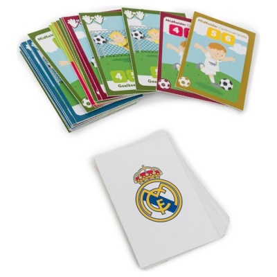 Cartas de jogo com jogadores de futebol e uma carta com o emblema do Real Madrid