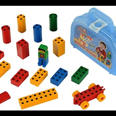 Blocos de construção coloridos com uma caixa azul translúcida