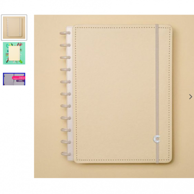 Caderno bege com capa dura e elástico cinza