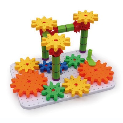 Brinquedo de engrenagens coloridas em base branca