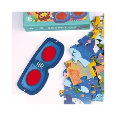 Lunetas azuis com lentes vermelhas e peças coloridas de puzzle marinho