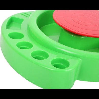 Produto plástico verde com topo vermelho e orifícios circulares