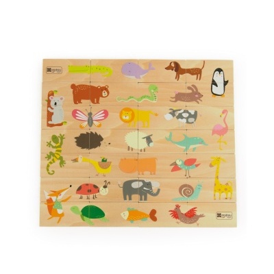 Puzzle de madeira com imagens de animais coloridos em várias peças