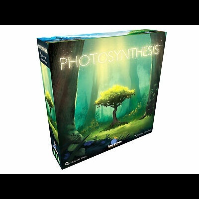 Caixa do jogo de tabuleiro PHOTOSYNTHESIS com ilustração de árvore iluminada numa floresta