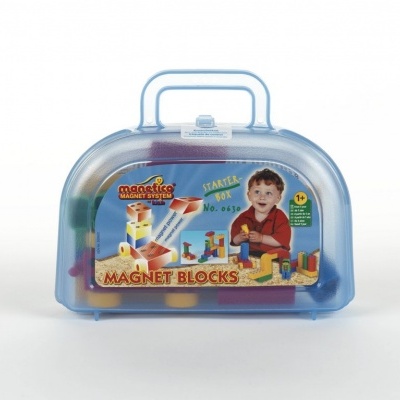 Mala azul translúcida com blocos magnéticos coloridos para crianças