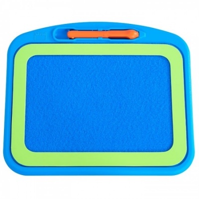 Tabuleiro magnético azul e verde com caneta laranja para desenhar