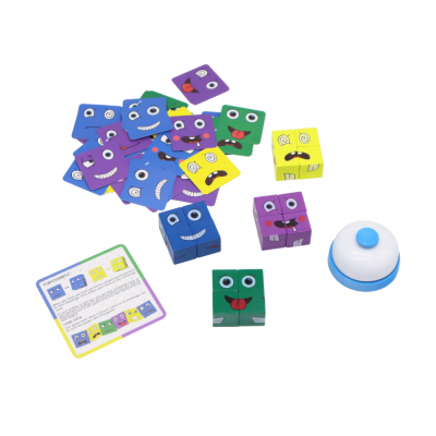 Jogo de cartas coloridas com rostos e blocos com rosto e botão branco e azul