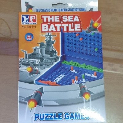 Caixa do jogo THE SEA BATTLE com design de navio, tabuleiro azul e texto em inglês