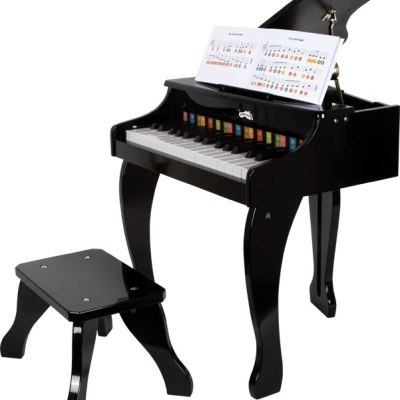 piano de brinquedo preto com banco