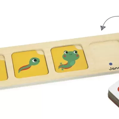 Jogo educativo Janod com peças de madeira ilustradas de ovo, girino e sapo e base de encaixe