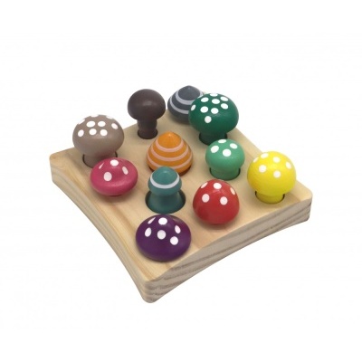 Brinquedo educativo de madeira com figuras de cogumelos coloridos