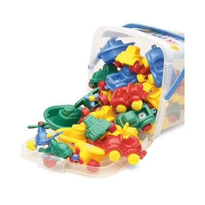 Balde transparente cheio de brinquedos de veículos coloridos