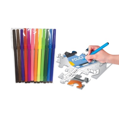 Marcadores coloridos e mão a colorir puzzle de avião da polícia