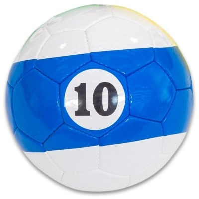 Bola de futebol azul e branca com o número 10