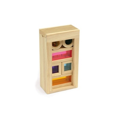 Brinquedo de madeira com peças coloridas encaixadas