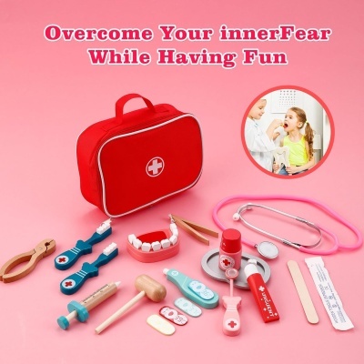 Brinquedo médico infantil com bolsa vermelha e instrumentos coloridos sobre fundo rosa.
