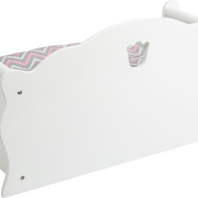 Cama de brinquedo branca com colchão padrão zig-zag