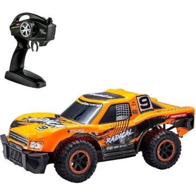 Carro de controle remoto off-road laranja e comando preto