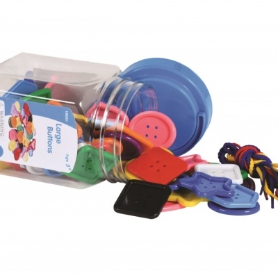 Frasco transparente com botões grandes coloridos e cordões