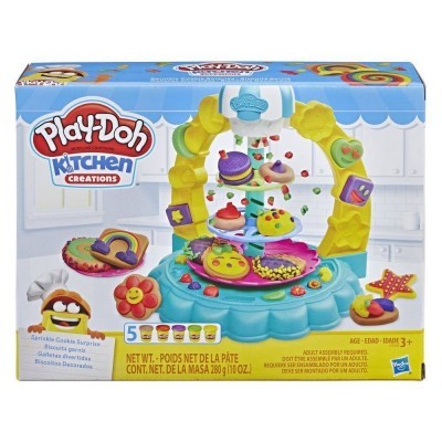 Conjunto Play-Doh Kitchen Creations com massa de modelar e acessórios para bolos e biscoitos em caixa azul e amarela