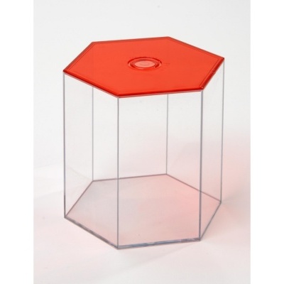 Recipiente hexagonal transparente com tampa vermelha