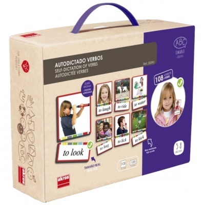 Embalagem de produto educativo com imagens de crianças e cartões de verbos em inglês