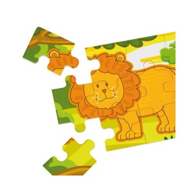 Pezinhos de um quebra-cabeças infantil com desenho de leão