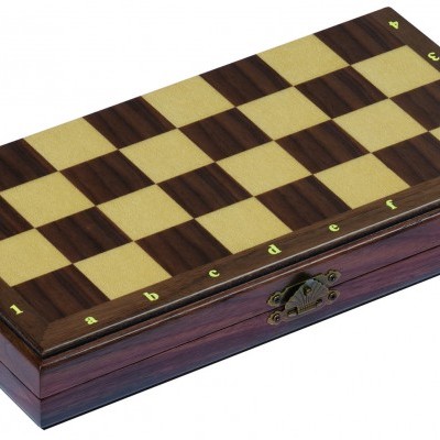 Tabuleiro de xadrez em madeira com fecho metálico