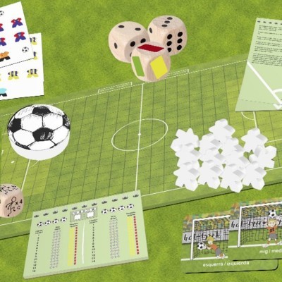Jogo de tabuleiro de futebol com dados, peças de jogadores e cartas ilustradas