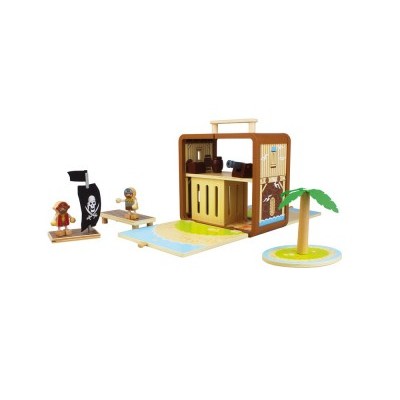 Conjunto de brinquedo em madeira com figura de pirata, barco preto com caveira, edifício com canhão e palmeira em ilha de brinquedo