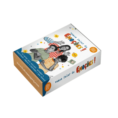 Caixa de jogo educativo 'Vamos falar de EMOÇÕES!' com imagem de três crianças e texto colorido