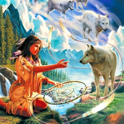 Mulher indígena com roupa tradicional e círculo de sonho com lobos num cenário natural