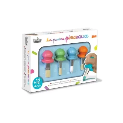 Conjunto de quatro pincéis coloridos para crianças em embalagem branca