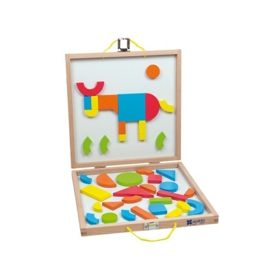 Jogo magnético educativo de madeira com formas coloridas numa caixa de madeira aberta