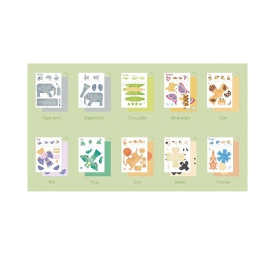 Conjuntos de cartões educativos com ilustrações e nomes de animais em inglês sobre fundo verde claro.