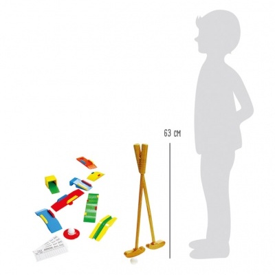 Conjunto de mini-golfe com taco de madeira e peças coloridas ao lado de uma silhueta de criança