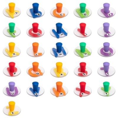 Selos plásticos coloridos com letras do alfabeto em fundo branco