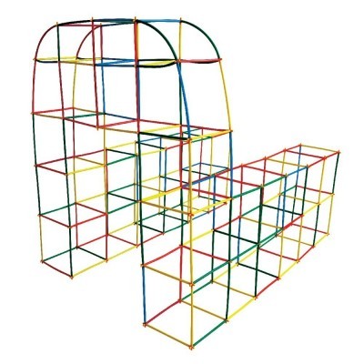 Estrutura de parque infantil colorida em tubos metálicos finos