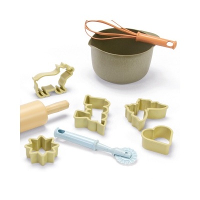 Conjunto de cozinha infantil com tigela, varinha, rolo de massa, cortadores em várias formas e cortador de massa azul