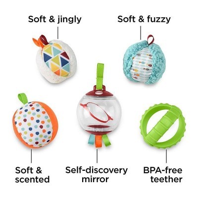 Conjunto colorido de cinco brinquedos para bebés com diferentes texturas e funcionalidades.