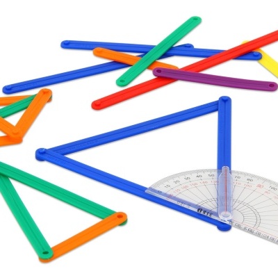 Conjunto de réguas geométricas e transferidor em plástico colorido