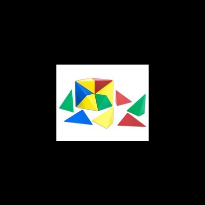 jogo de blocos triangulares coloridos com caixa aberta