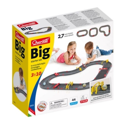 Conjunto de pista de corrida Quercetti Big starter set numa caixa com crianças a jogar