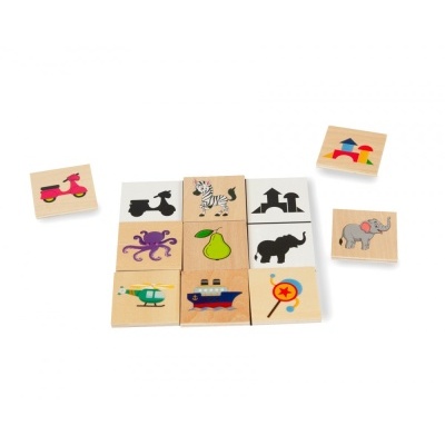 Peças de madeira coloridas com desenhos de veículos, animais e objetos