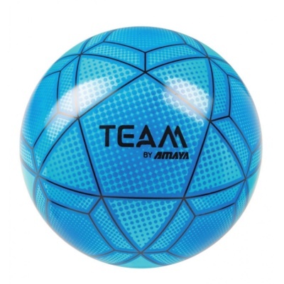 Bola de futebol azul com padrão de pontos e texto TEAM BY AMAYA
