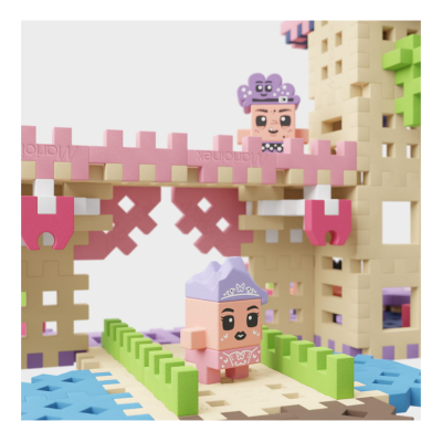 Blocos de construção coloridos com personagens em tons pastel formando uma ponte e castelo